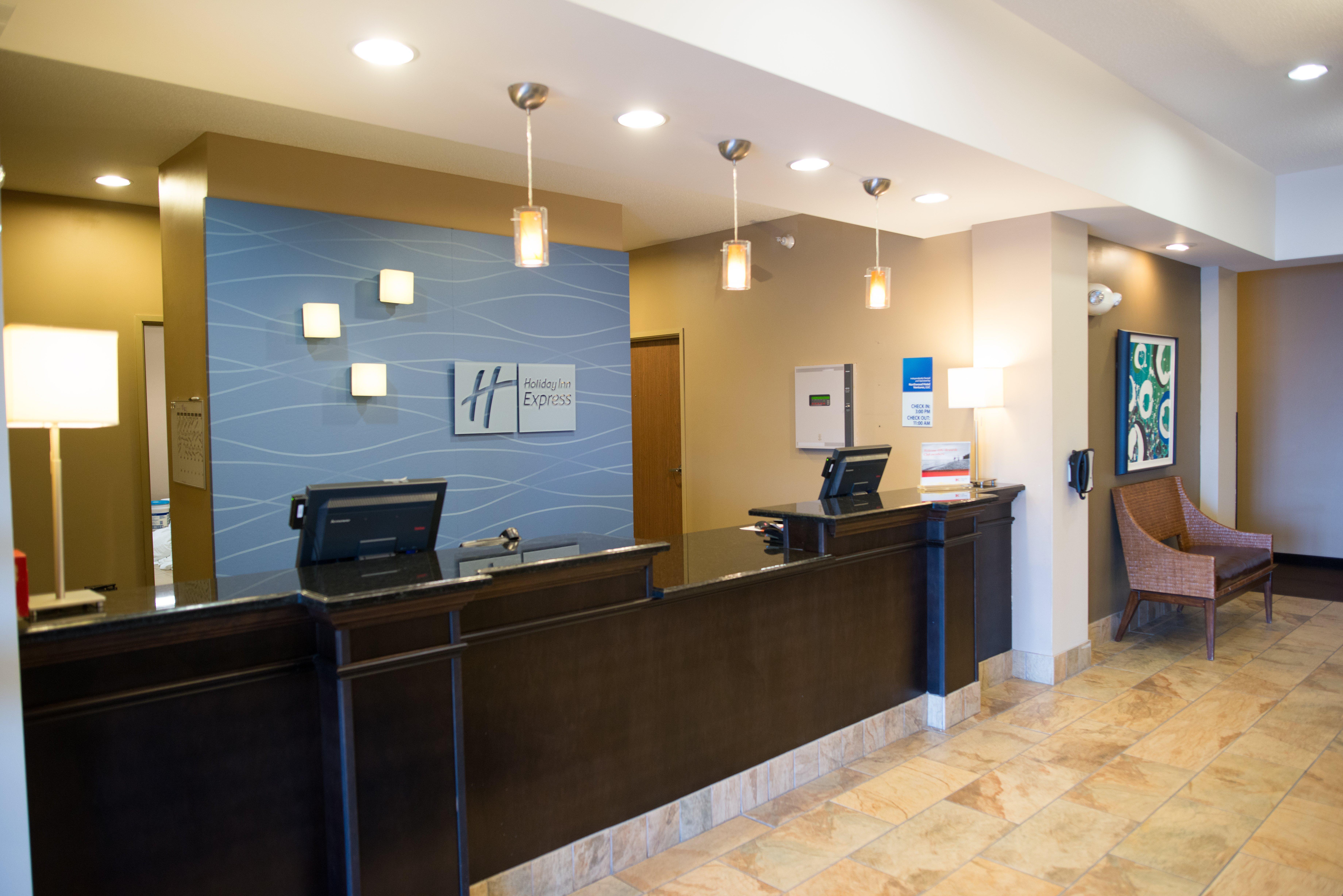 Express & Northwood By Ihg Hotel Silver Lake