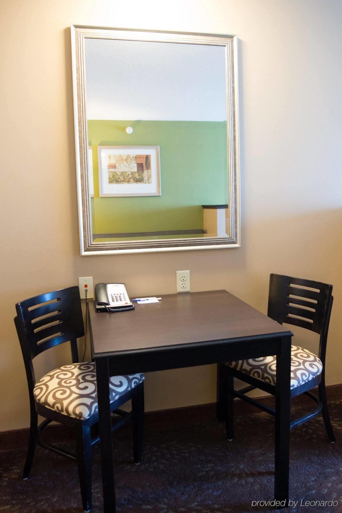 Express & Northwood By Ihg Hotel Silver Lake